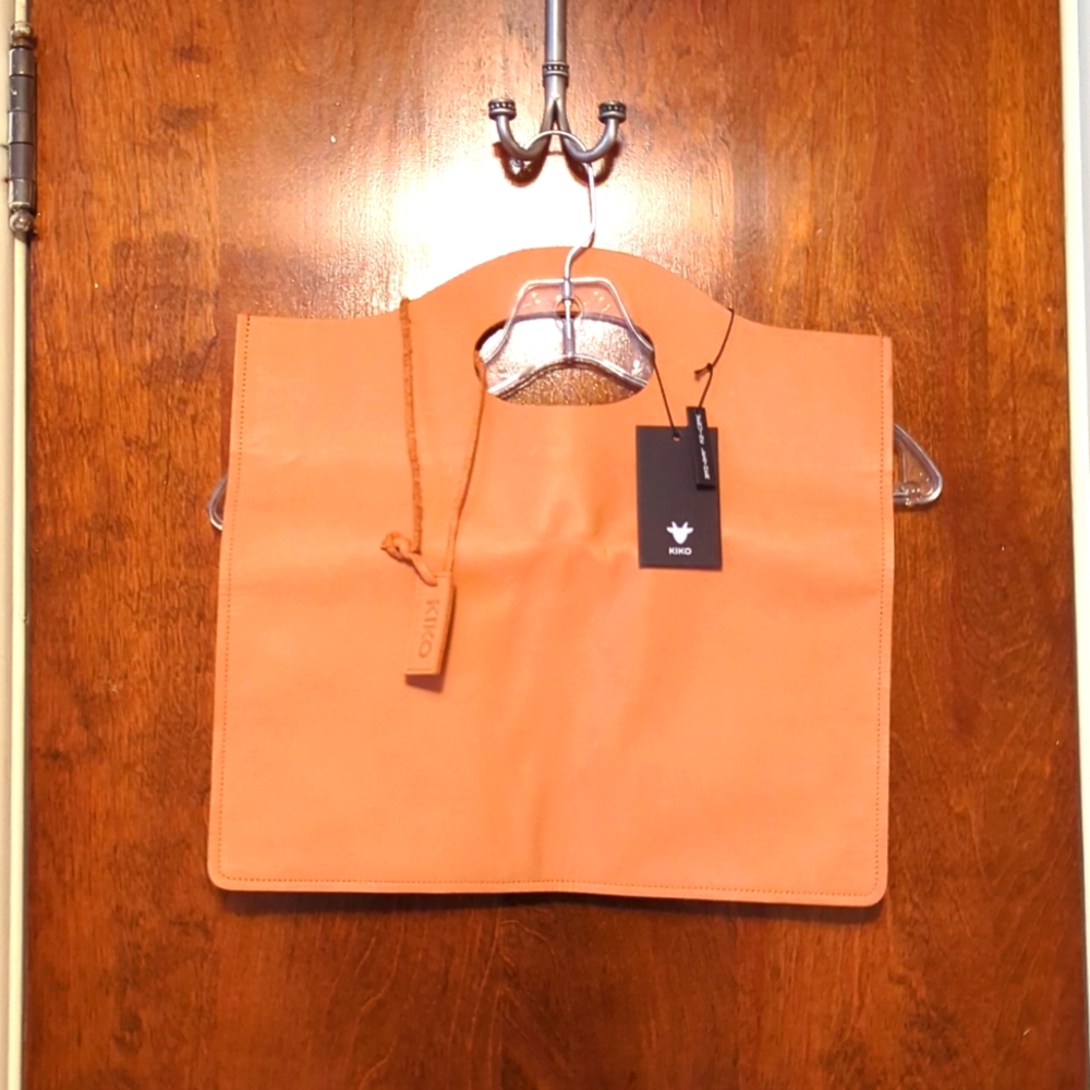 NWT: 😘💕 KIKO flat "minimalist tote" in supple, smooth & classy 🤎tan leather🤎